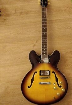 Kytara stylu Gibson ES-335