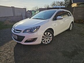 Opel Astra J 82tkm, 1.6ctdi 100kw 1. Majitel sportstourer