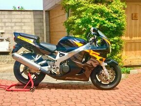 Honda CBR 900RR Fireblade se servisní knihou