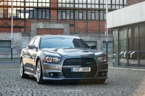 Dodge Charger 6,4 V8 HEMI SRT8