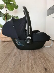 Autosedačka Maxi Cosi Tinca i-Size Essential Black 2020 - 1