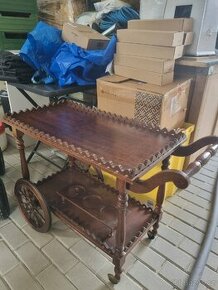 Dřevěný servírovací stolek pojízdný - 1