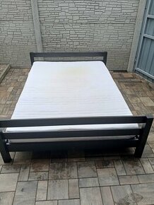 Prodám dřevěnou postel + Matrací 140cm x 200cm