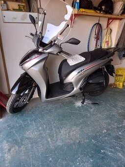 Skútr honda sh 350i,2024,250km,novy 