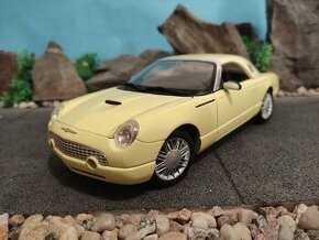 prodám model 1:18 ford thunderbird 2000