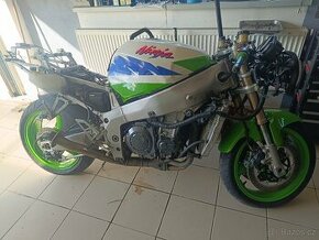 Kawasaki ZXR 750 L na dily