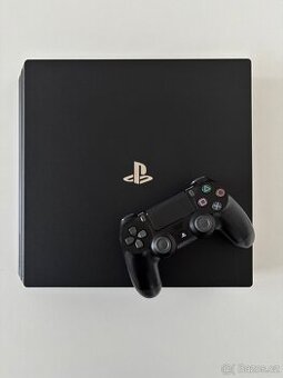 PlayStation 4 PRO (1TB) + 2 ovladače | Perfektní stav