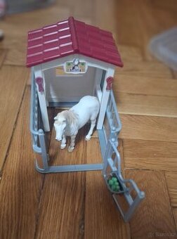 Schleich - Stáj s koněm