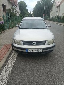VW Passat 1.6 i Sedan - 1