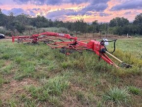 Kuhn GA7822 Nahrabovač