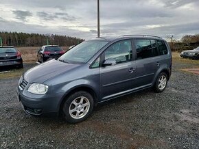 VW Touran 2.0 TDI, tažné, nez. topení, 7 míst