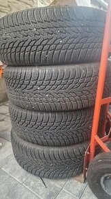 Prodam obuta zimni kola s caddy 205/50 R17 93 V Nokian 7.2mm