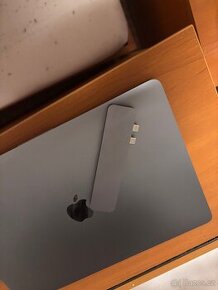 MacBook PRO M2 8GB Ram 512GB uložiště