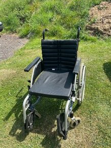 Prodám nevyužitý invalidní vozík - 1