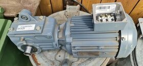 MOTOR SEW EURODRIVE 2,2KW s převodovkou - 1