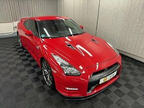 Nissan GT-R - 1