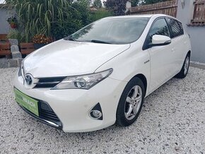 Toyota Auris 1.8 HYBRID ROK 2013 - 1