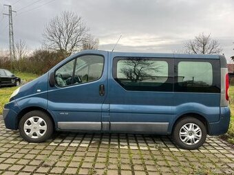 Prodej osobního auta Renault Trafic.