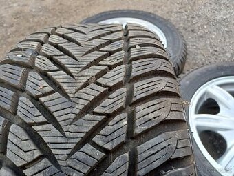 Zimní pneumatiky Goodyear 225/55 R16 (téměř nejeté)