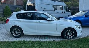 Prodám pěkný automobil BMW 118i r.v.2019 automat - 1