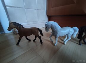 Schleich koně