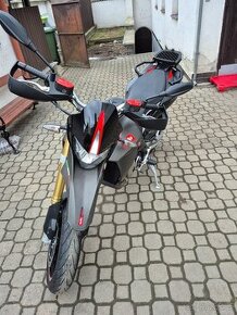 Aprilia dorsoduro 750 factory