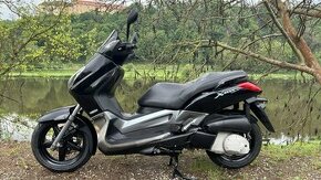 Yamaha X-Max 250