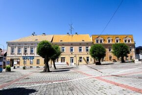 Prodej tří budov v historickém centru Krupky - 1