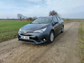 Toyota Avensis 2016, málo najeto