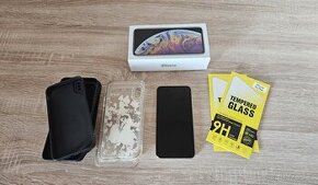 iPhone XS Max 256 GB  + 10 krytů