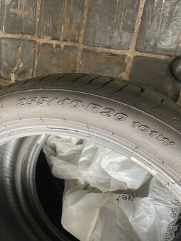 Pirelli P-Zero 255/40 R20