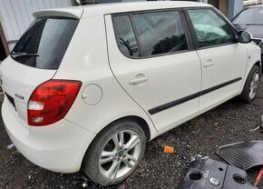 nd ze škoda fabia 2, 1.2.TSI 63kW, bílá,Rosso,červená