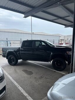 Ram 1500 Sport 5.7 hemi + LPG + 5’’ Lift + vzduch