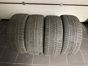 235/40 r19