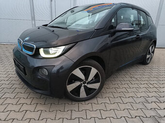 BMW i3 tepelné čerpadlo, velká naviagce, dotykové kliky