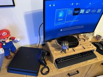 Playstation 4 + ovladač + hry