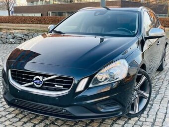 Volvo V60 2.0D3 5VÁLEC MANUÁL Bi-XEN VÝHŘEV R-DESIGN SENZORY