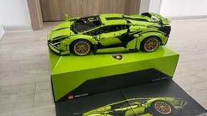 LEGO Technic 42115 Lamborghini Sian FKP 37