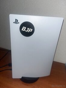 PlayStation5 + 2 ovladače