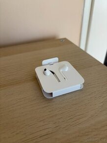 Nová sluchátka Apple EarPods Lightning A1748 - 1