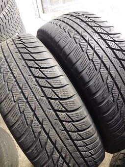 2 ZIMNÍ Bridgestone 215/65 R17 - PĚKNÉ