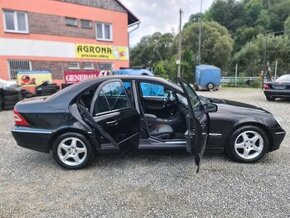 MERCEDES-BENZ C 220 CDI W203 KLIMA RV2002 1.MAJ NOVÉ V ČR