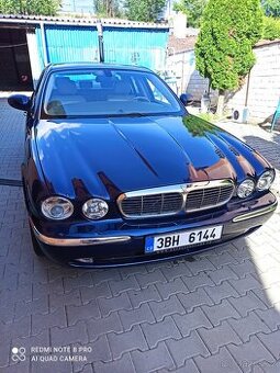 Jaguar XJ8 (x350)