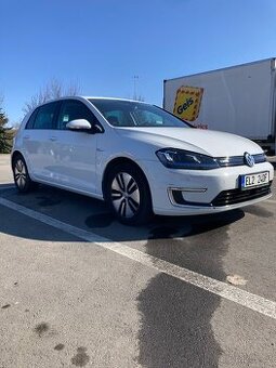 Volkswagen E-golf TOP stav 