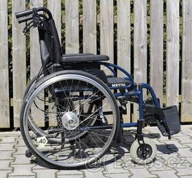 040-Mechanický invalidní vozík Meyra.