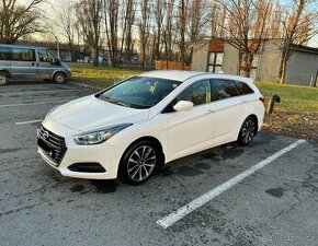 Hyundai i40 combi 2016 1.7 CRDi Led Kamera Navi Senzory - 1