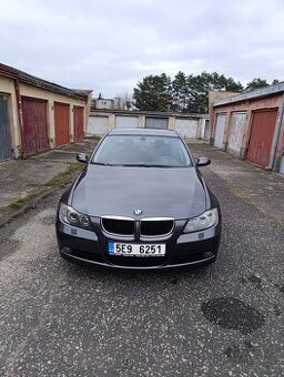 Prodám své bmw e90 320i 110kw. Rok výroby 2005