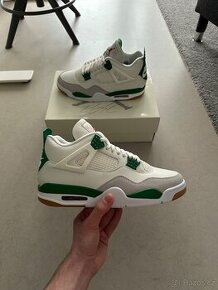 Jordan 4 Retro SB Pine Green