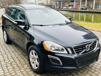 Volvo XC60 2.4D 5.VÁLEC 4x4 120KW AUTOMAT NAVIGACE SENZORY - 1