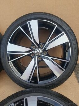 5x112 r18 Originál Vw Golf 8-letni pneu 5-6mm